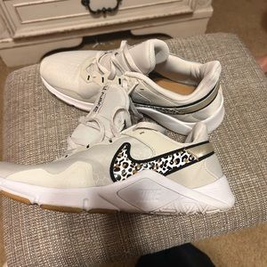Size 11 women’s Nike shoes with Leopard. Worn twice.